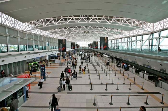 سيدة تبلغ عن وجود قنبلة في مطار جنيف لمنع زوجها من السفر