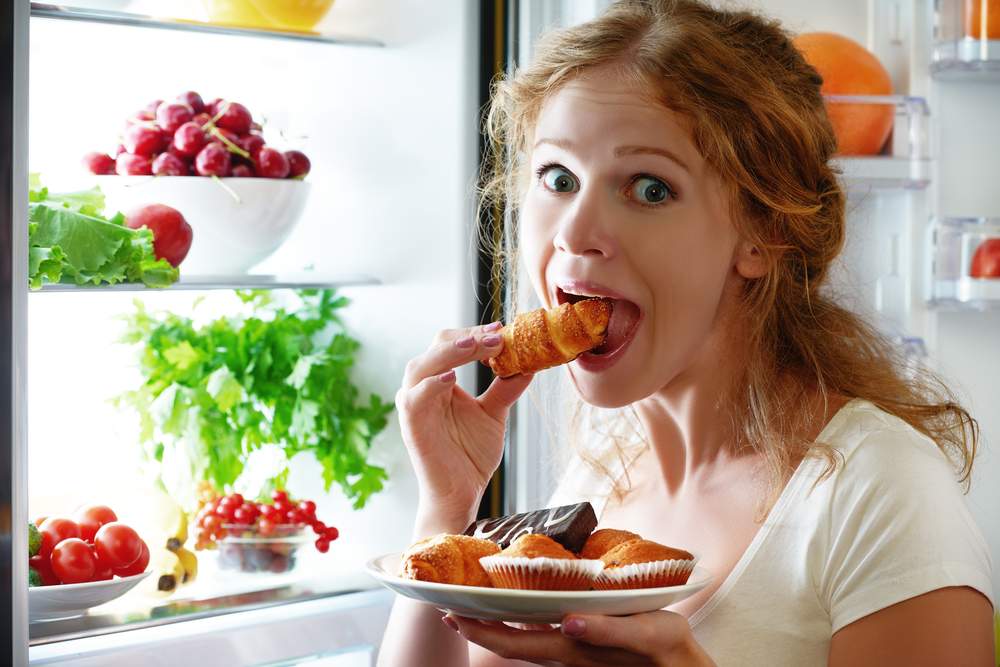 5 أسباب تجعلك تتناول الطعام مع أنك غير جائع