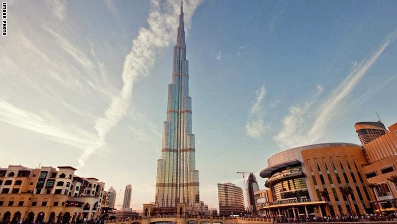 برج خليفة هو المبنى الأطول في العالم منذ إنتهاء العمل به في العام 2010 في دبي