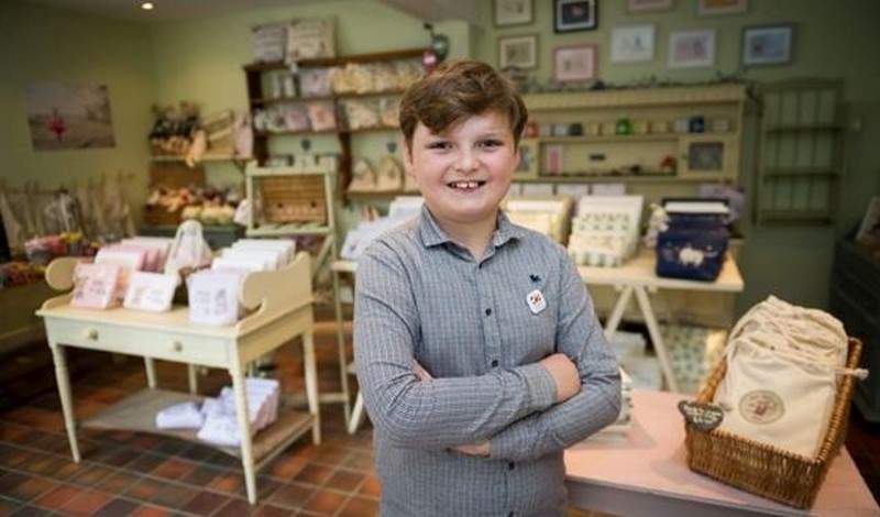 طفل بريطاني يدير مشروع تجاري ناجح بعمر 12 عاما