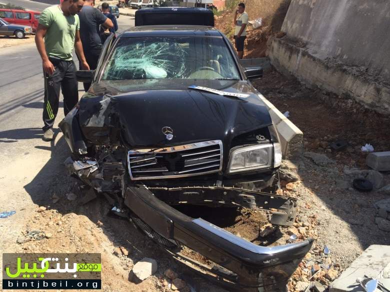بالصور / جريحان بحادث سير مروع على طريق عام بنت جبيل - يارون 