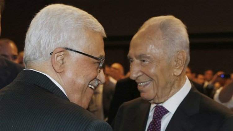 الرئيس الفلسطيني يعرب عن حزنه لوفاة شيمون بيريز: &quot;كان شريكا في صنع سلام الشجعان&quot;!!