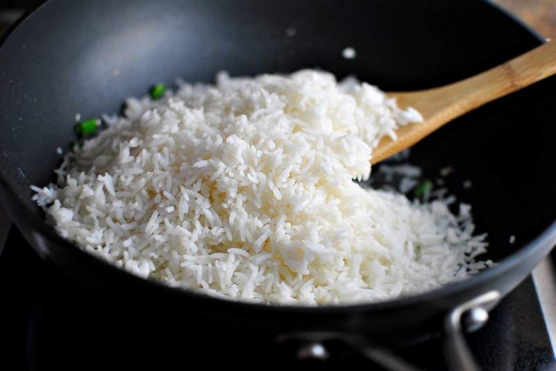 إحذروا.. إعادة تسخين الأرز يحوّله إلى سم! 