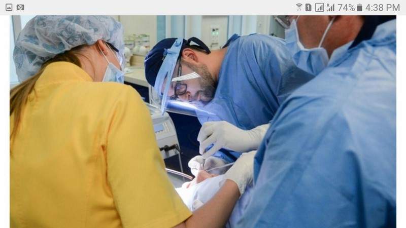 إنجازٌ غير مسبوق.. طبيبٌ لبناني يجري عملية جريئة في المجر! 