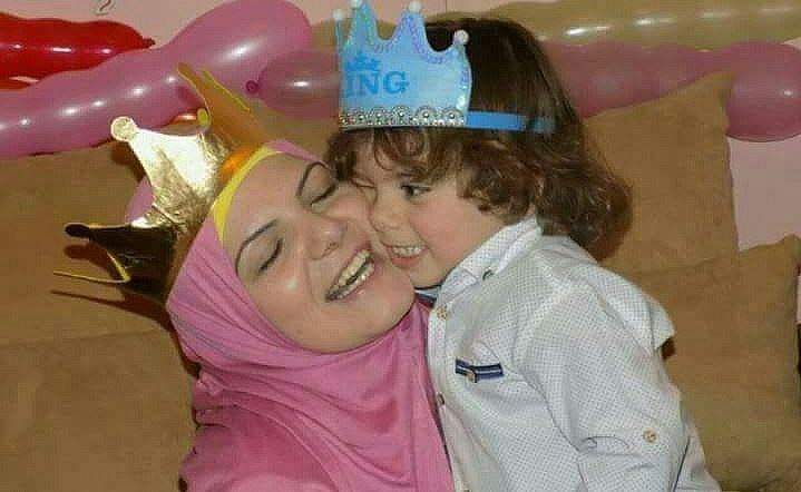 فاطمة حمزة.. الام التي سجنت لأنها رفضت التخلي عن حضانة طفلها!