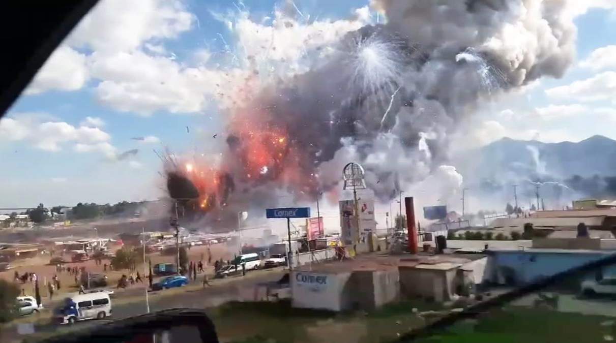 بالفيديو/ انفجار سوق للألعاب النارية يوقع 26 قتيلا