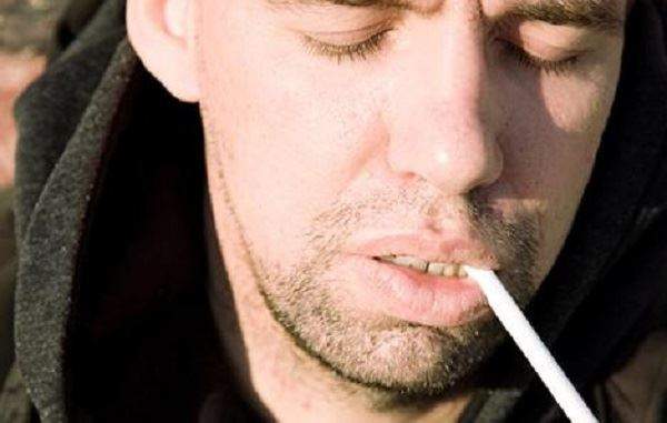 التدخين ينقذ رجلاً من الموت.. كيف؟!