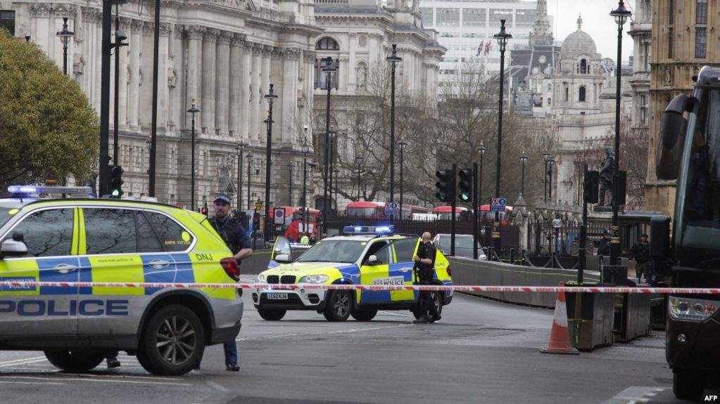 مقتل امرأة وشرطي وإصابة 10 على الأقل في هجوم لندن