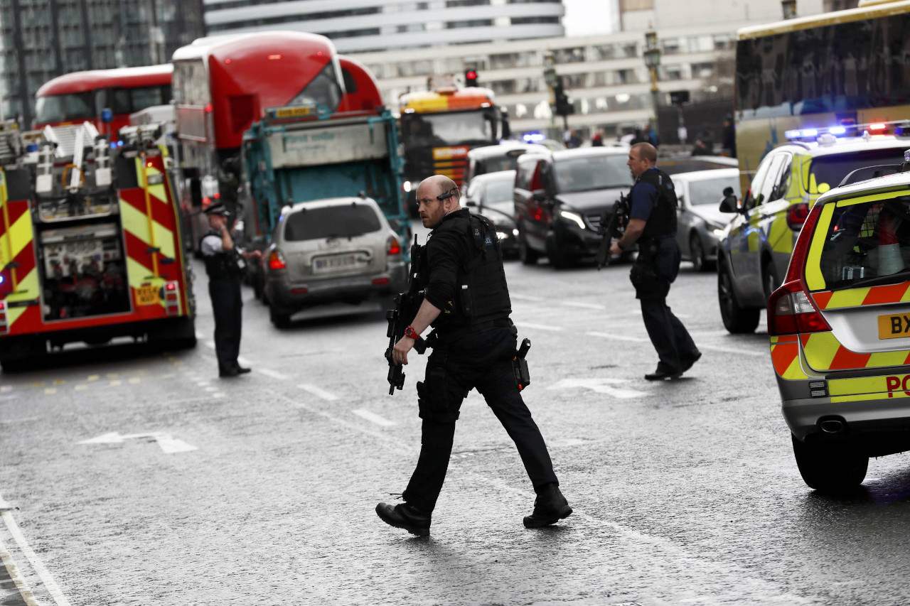 الشرطة البريطانية: مقتل 4 بينهم شرطي وإصابة 20 على الأقل بهجمات البرلمان