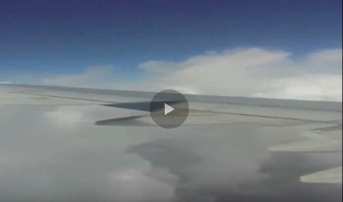 بالفيديو.. لحظات رعب لطائرة سعودية دخلت مطباً هوائياً