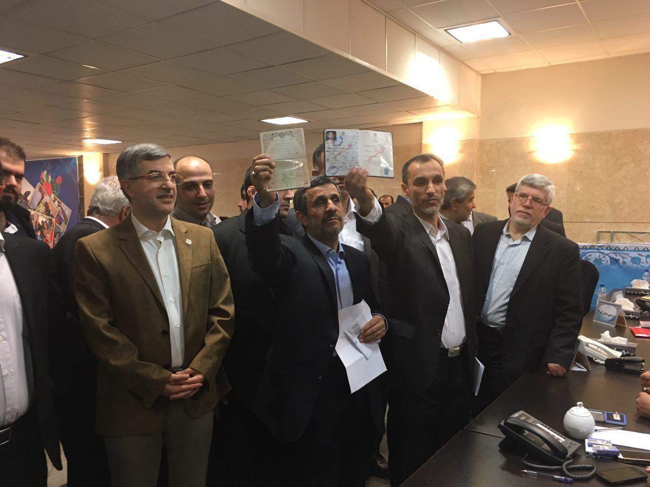 احمدي نجاد يترشح للانتخابات الرئاسية الايرانية من جديد 