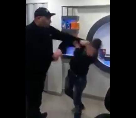 بالفيديو/ عنّفه داخل المحلّ بطرابلس.. وآخر صوّرهما و تم إلقاء القبض عليهما