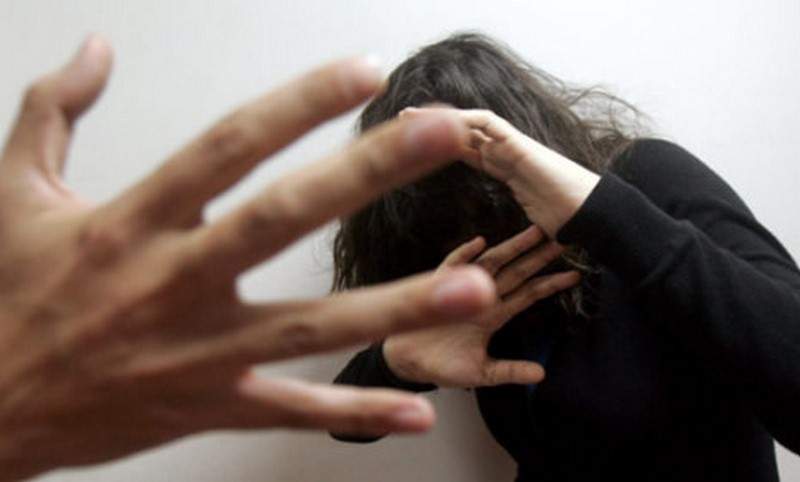 ضربها ضرباً مبرحاً لأنها تريد حضانة أطفالها في القبة.. فاطمة ضحية تعنيف جديدة