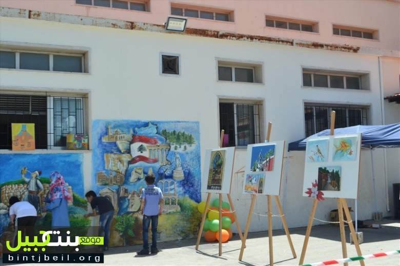 برعاية بلدية بنت جبيل معرض المقاومة والتحرير في مدرسة الأستاذ جميل جابر بزي بإشراف الرسامة مروة علي بزي