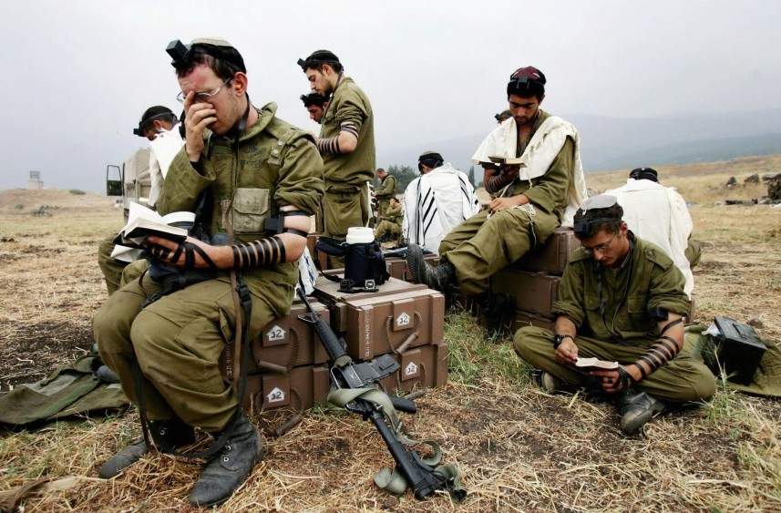 القناة السابعة الاسرائيلية: فلسطينيون اقتحموا معسكر تسأليم التابع للجيش الاسرائيلي في النقب واستولوا على معدات عسكرية