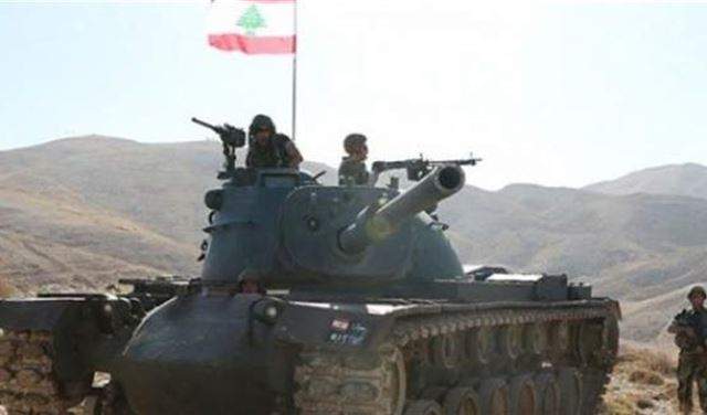 الجيش يقصف تحركات للمسلحين في الجرود
