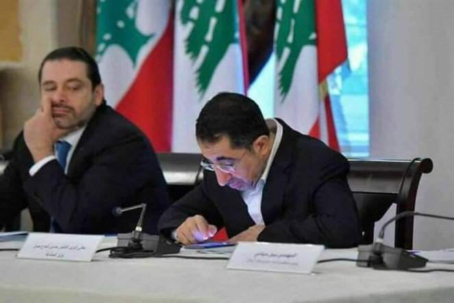  بالصورة - الحريري &quot;يتجسس&quot; على هاتف الحاج حسن!