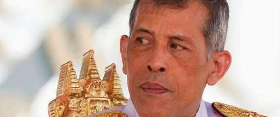 ملك تايلاند يقع في فخٍّ نصبه مراهقان له في ألمانيا.. أطلقا عليه &quot;النار&quot; من مسدس لعبة !