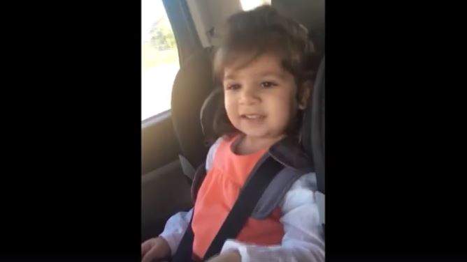 بالفيديو: طفلة لبنانية صغيرة تصدم أهلها بطريقة اندماجها في الموسيقى! 