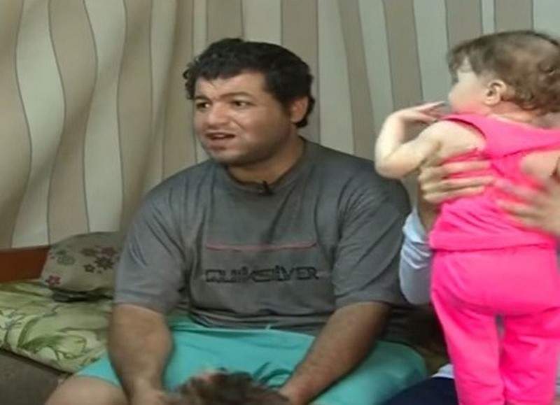 بالفيديو: أسرة أمام خيارين.. بيع الأولاد أو الموت!