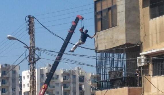 واقعة طريفة: طلبت من العامل أن يدخل بيتها عبر &quot;رافعة&quot; والسبب؟