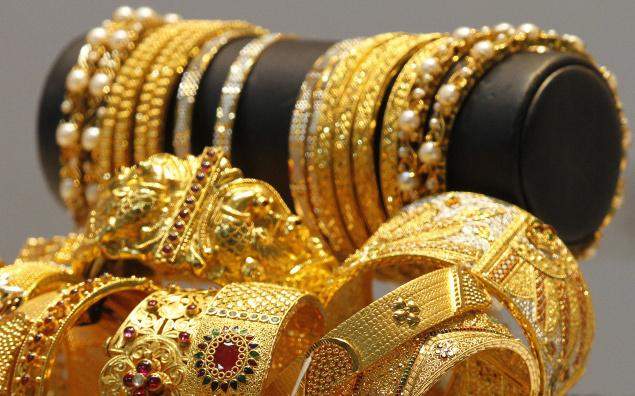 في زحلة: يبيعون الذهب المزور والحلي المقلدة...ويروجون عملات مزيفة