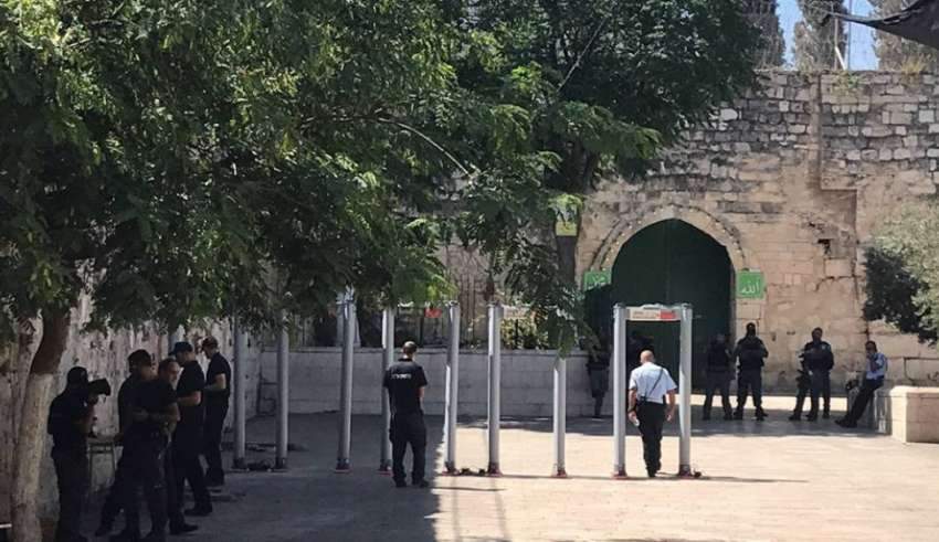 شرطة الاحتلال الاسرائيلي تقرر إزالة البوابات الإلكترونية المنصوبة لدخول المسجد الأقصى 