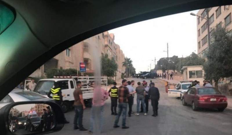 حادث أمني يهزُّ السفارة الإسرائيلية بالأردن.. هذا ما حصل!