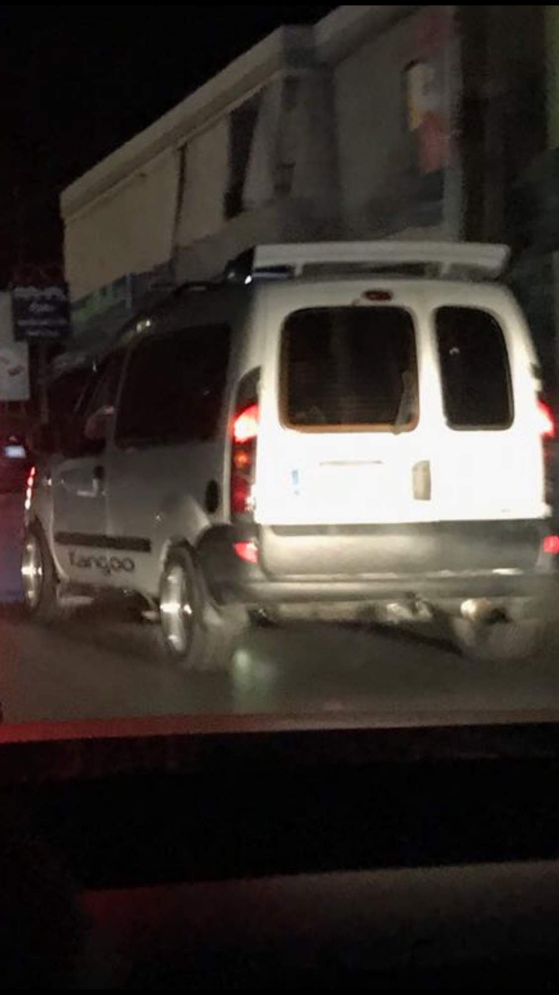 سيارة رابيد مخالفة تقوم بتشفيط وبشكل انفعالي خطير في شوارع بنت جبيل