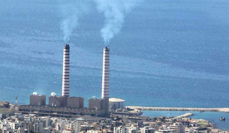 الدفاع المدني: نقل مصاب إلى مستشفى سيدة لبنان في جونية جراء انفجار آلة البخار في معمل الذوق الحراري في جونية