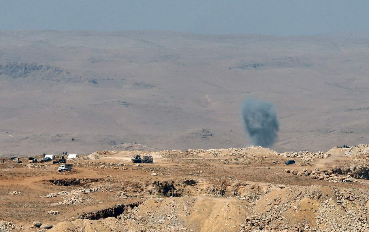 الجيش: وحداتنا استهدفت مراكز داعش في جرود رأس بعلبك والقاع وذلك بعد تعرض أطراف القاع لسقوط 8 قذائف