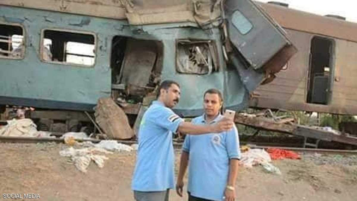 هذه الـ&quot;سيلفي&quot; أغضبت المصريين.. ما قصتها؟