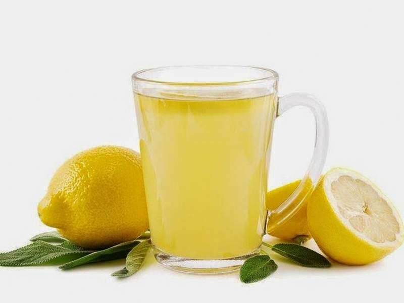  هل يخفض الماء الدافئ والليمون الوزن؟ 