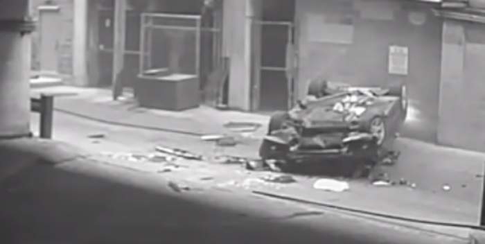 بالفيديو/ حادث غريب...سيارة تسقط من الطابق السابع في موقف للسيارات في تكساس