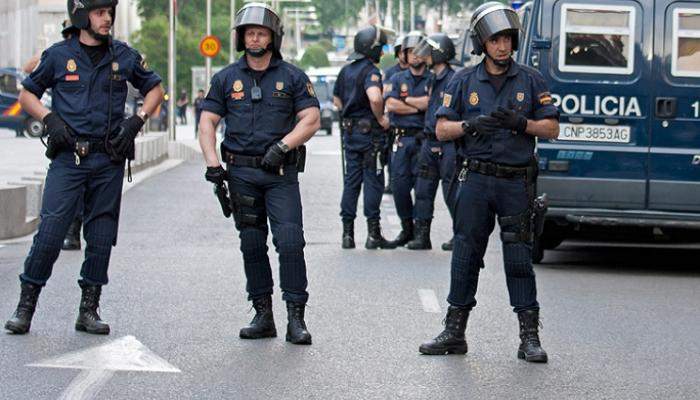 الشرطة الإسبانية: سائق يدهس شرطيين في نقطة تفتيش في برشلونة في حادثة جديدة غير سابقتها