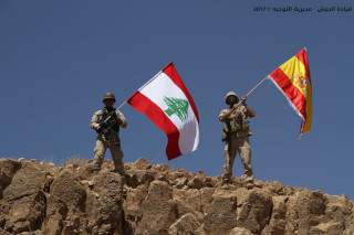 بالصورة.. تحية من جنود الجيش اللبناني في الجرود الى ضحايا برشلونة