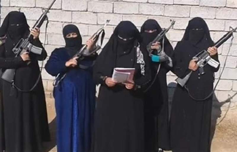1400 زوجة وطفل من &quot;داعش&quot; محتجزون بمعسكر عراقي.. ما مصيرهم؟