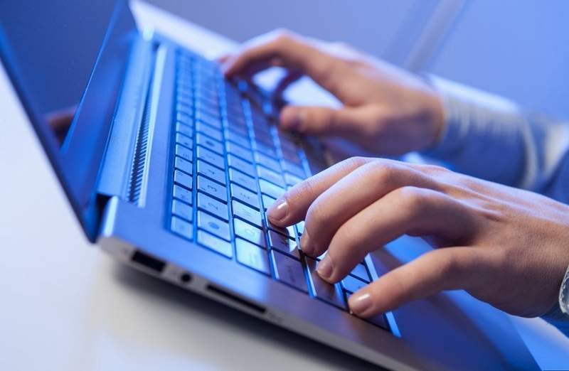 10 دول أوروبية تتجه لفرض ضرائب على عمالقة الإنترنت