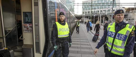 وسائل إعلام سويدية تصف 3 شبان مسلمين بـ&quot;الأبطال&quot;...هذا ما فعلوه ليصبحوا حديث شبكات التواصل