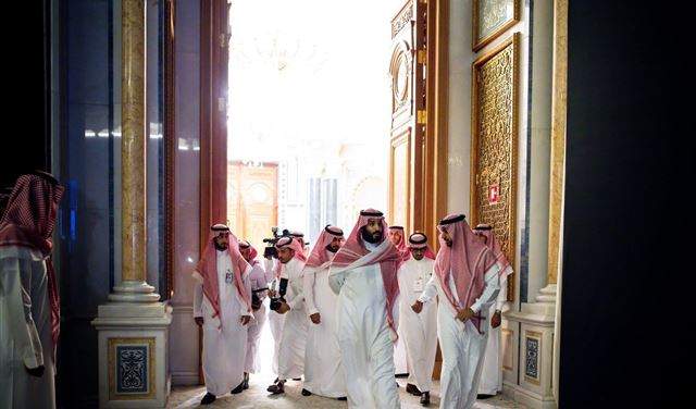 العائلة المالكة ممنوعة من مغادرة البلاد