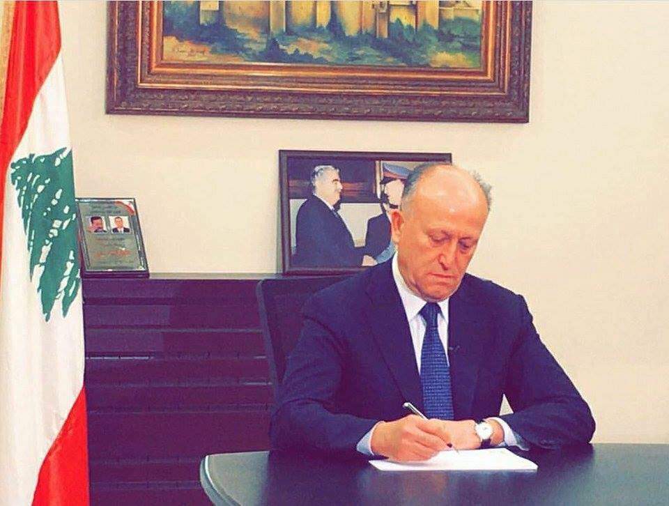 خدوا اشرف ريفي ورجعولنا سعد الحريري وعيب علينا اذا منعملو حتى هاشتاغ استرداد.. التعليقات الساخرة تتواصل 