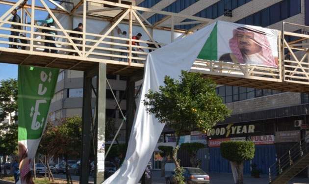إزالة الصور والشعارات السياسية من طرابلس