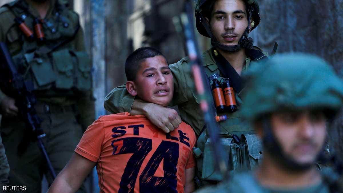 في اليوم العالمي للطفل...حوالي 300 طفل فلسطيني يعانون في سجون الإحتلال الإسرائيلي