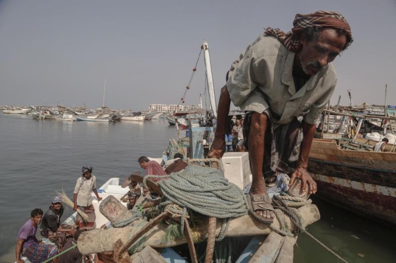 قصفٌ يُفضي إلى مجاعة.. المزارع وقوارب الصيادين دخلت ضمن أهداف طائرات التحالف الذي تقوده السعودية في اليمن 