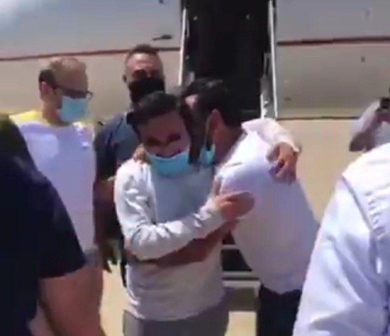 بالفيديو/ لحظة وصول قاسم تاج الدين إلى مطار بيروت الدولي