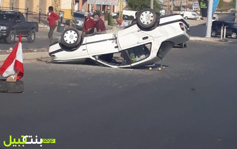 نجاة ثمانيني من ابل السقي بعدما انقلبت به السيارة على اوتوستراد النبطية - دير الزهراني