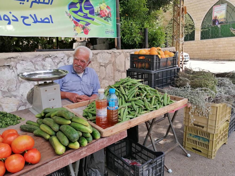  العمّ حسن يواجه الحياة على بسطته الصغيرة.. &quot;هيدي أصعب أزمة منعيشها..حقنا نتكرّم نهاية العمر مش نبقى مرهونين للقمة العيش&quot;