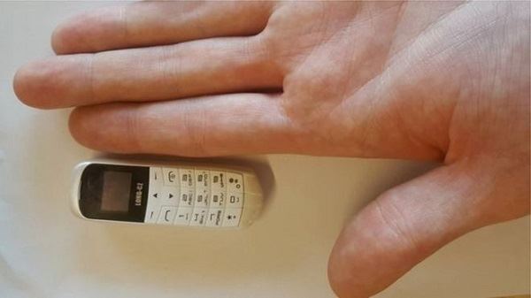 بريطانيا تخشى هواتف محمولة بحجم أصبع اليد
