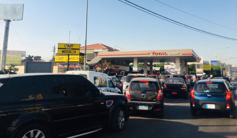 حالة نفسيّة غير عاديّة في لبنان...الناس تهافتت على محطات الوقود رغم أن البنزين كان متوفرا وكافيا
