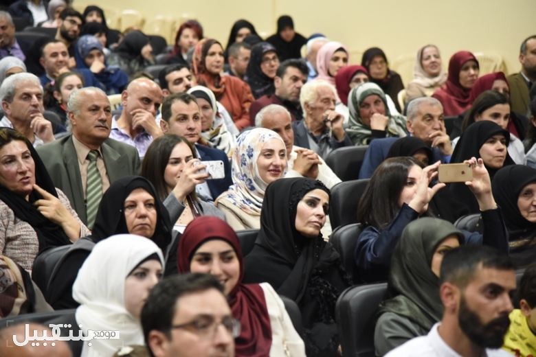 بالصور/ بلدية بنت جبيل كرّمت المتقاعدين وحملة الدكتوراه والاجازات الجامعية والمبدعين في مجالات مختلفة بحضور حاشد 